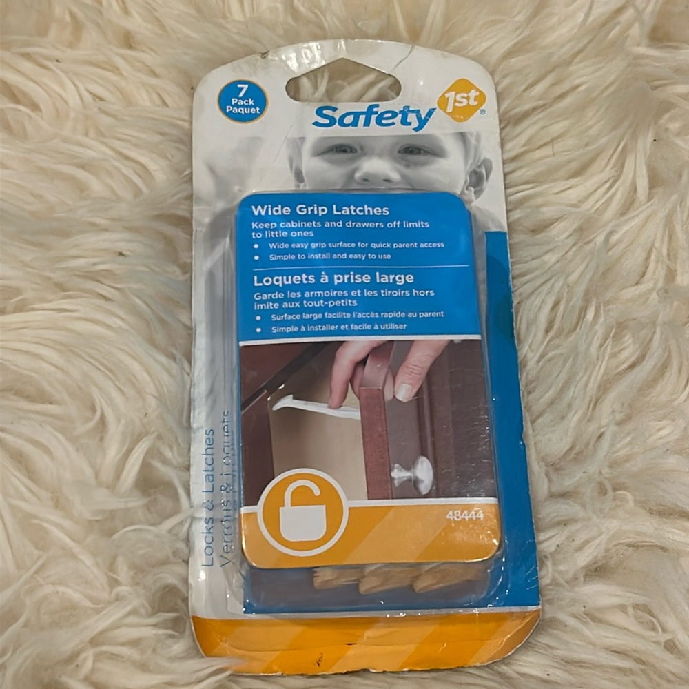 Safety 1st Wide Grip Latches Lock Pack of 7